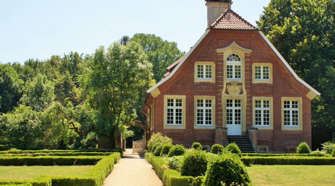 Die erste Spurensuche am Samstag, 27.06.2020, führt uns mit dem eigenen Drahtesel entlang des entstehenden Lyrikweges vom Haus Rüschhaus bis zur Burg Hülshoff. Anmeldungen sind möglich.