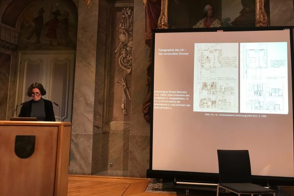 Am 14. Januar 2024 fand die 227. Geburtstagsmatinee im Erdrostenhof statt. Den diesjährigen Festvortrag hielt Dr. Andrea Hübener (TU Braunschweig). Sie referierte über den Briefwechsel Droste-Schücking. Foto: Jochen Grywatsch